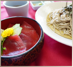 寿司そば（ミニ鮪漬け丼付、うどんも承ります）
